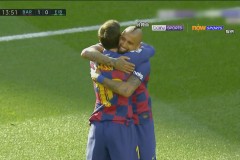 西甲赛场风云：巴塞罗那意外败北，塞维利亚莱万逆袭夺冠